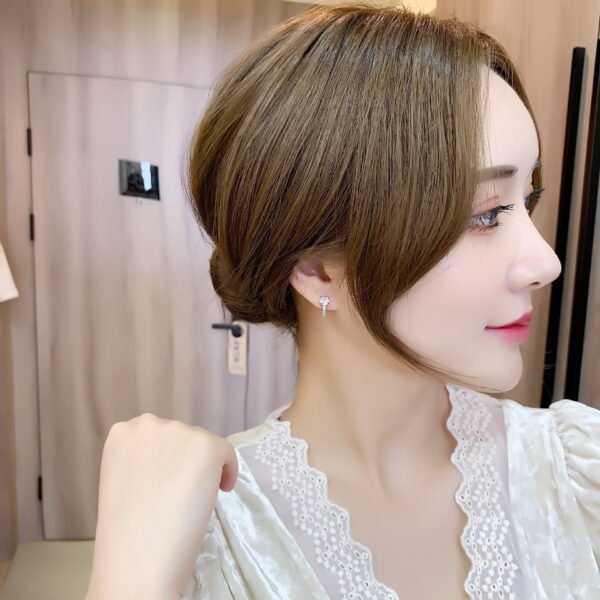 Elegant Golden Micro-inlaid Four-claw Round Earrings - Image 4