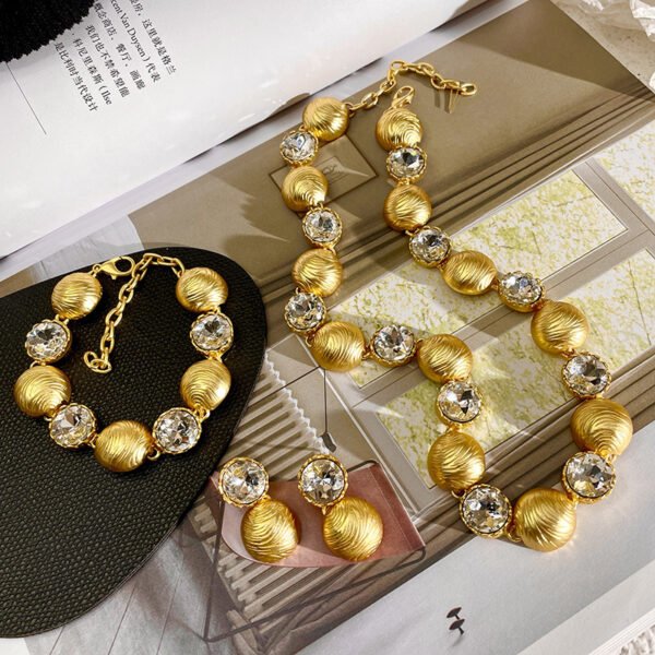 GenZ Women's Light Luxury Elegant Gold Necklace Middle-ancient Clavicle Chain - Image 5