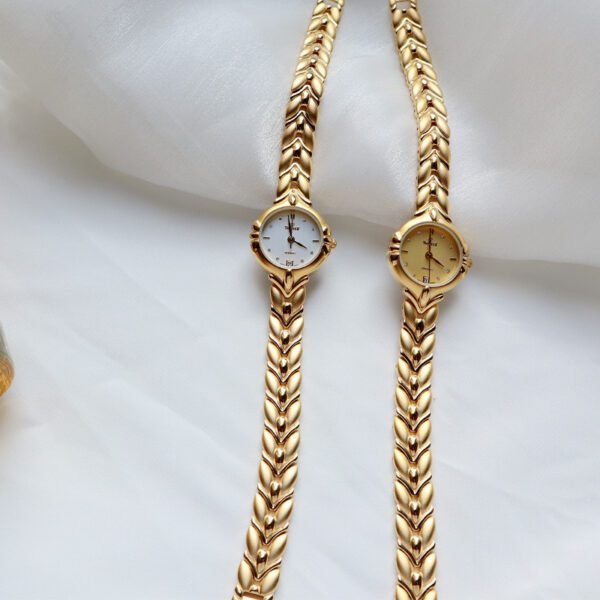 Retro Minority Round Gold Bracelet Watch – Elegant Small Gold Watch for Women Who Love Vintage Charm - Image 3