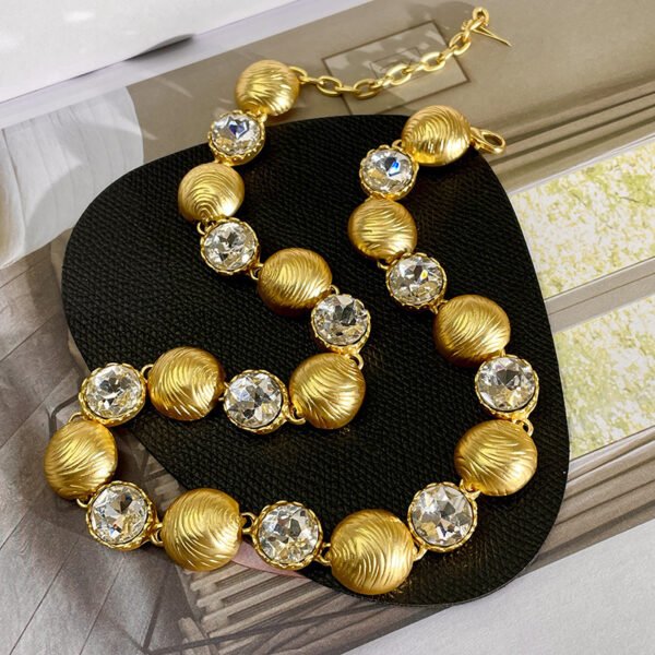 GenZ Women's Light Luxury Elegant Gold Necklace Middle-ancient Clavicle Chain - Image 7