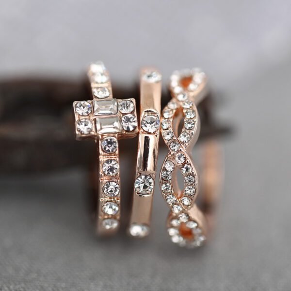 Sparkling Zircon Ring with Flash Diamond Inlay