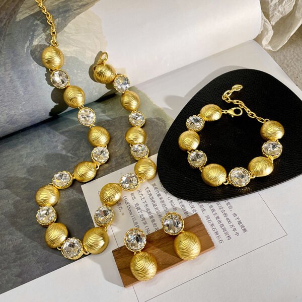 GenZ Women's Light Luxury Elegant Gold Necklace Middle-ancient Clavicle Chain - Image 6