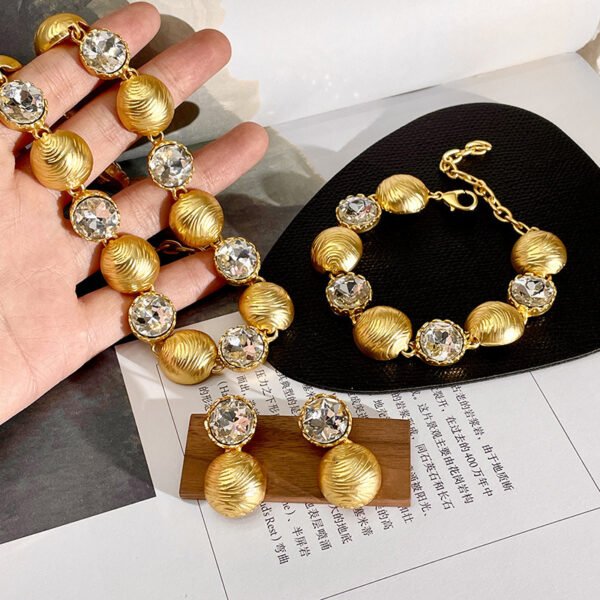 GenZ Women's Light Luxury Elegant Gold Necklace Middle-ancient Clavicle Chain - Image 4