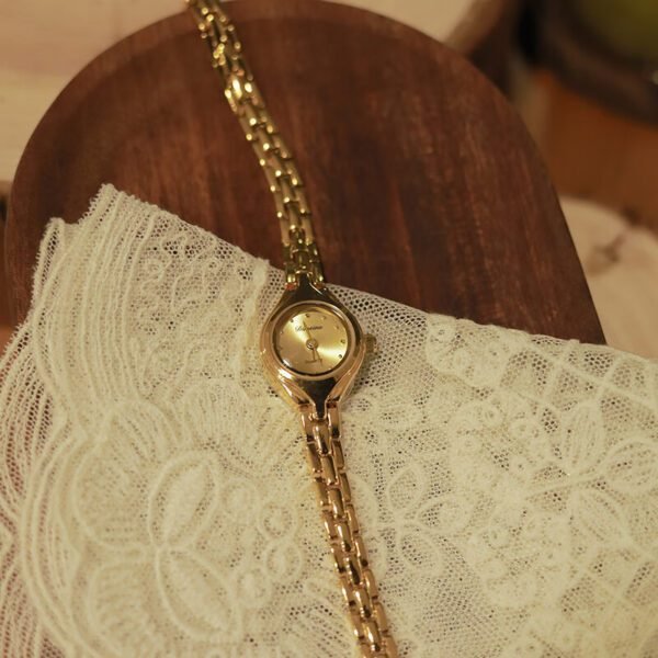 Ancient Horse Eye Copper Strip Watch – Vintage Charm with Timeless Craftsmanship