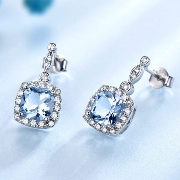 Luxury Silver Necklace Set – Sparkling Blue Topaz Design - Image 4