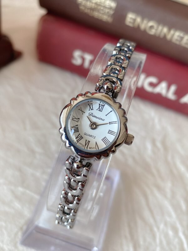 Casual Retro Bracelet Quartz Women's Watch - Image 2