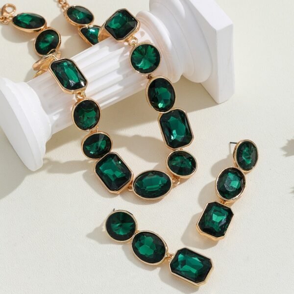 Luxury Antique Necklace – Stunning Crystal Gem Design - Image 3