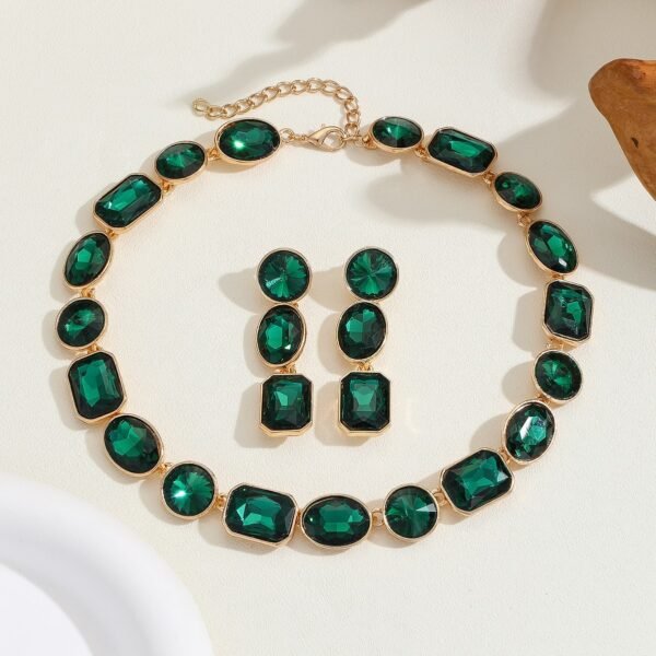 Luxury Antique Necklace – Stunning Crystal Gem Design - Image 6