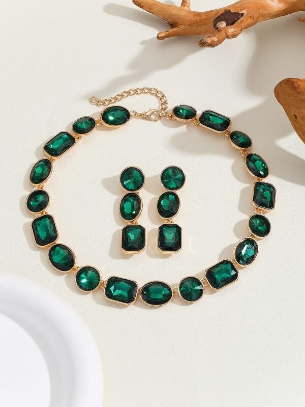 Luxury Antique Necklace – Stunning Crystal Gem Design - Image 4