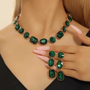 Luxury Antique Necklace – Stunning Crystal Gem Design