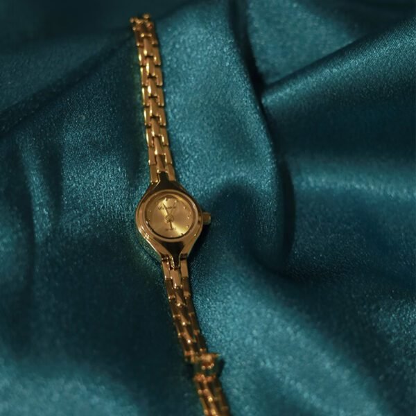 Ancient Horse Eye Copper Strip Watch – Vintage Charm with Timeless Craftsmanship - Image 2