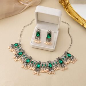 Elegant Square Tassel Earrings – Emerald Bead Jewelry Suit