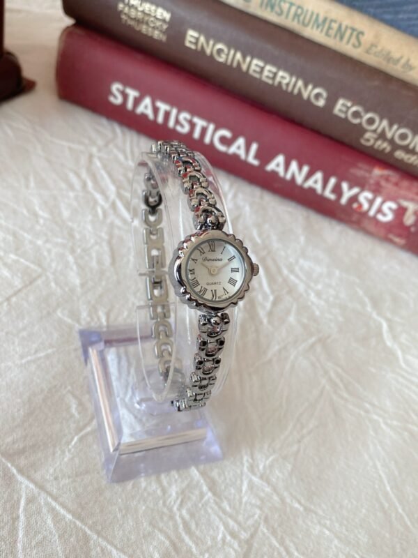 Casual Retro Bracelet Quartz Women's Watch - Image 6