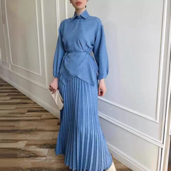 Elegant Muslim Women’s Pleated Skirt & Tied Top – Modest, Stylish & Comfortable
