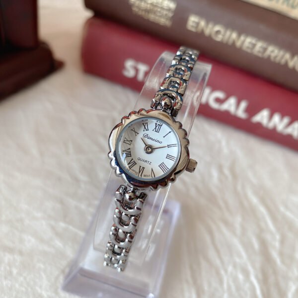 Casual Retro Bracelet Quartz Women's Watch - Image 5